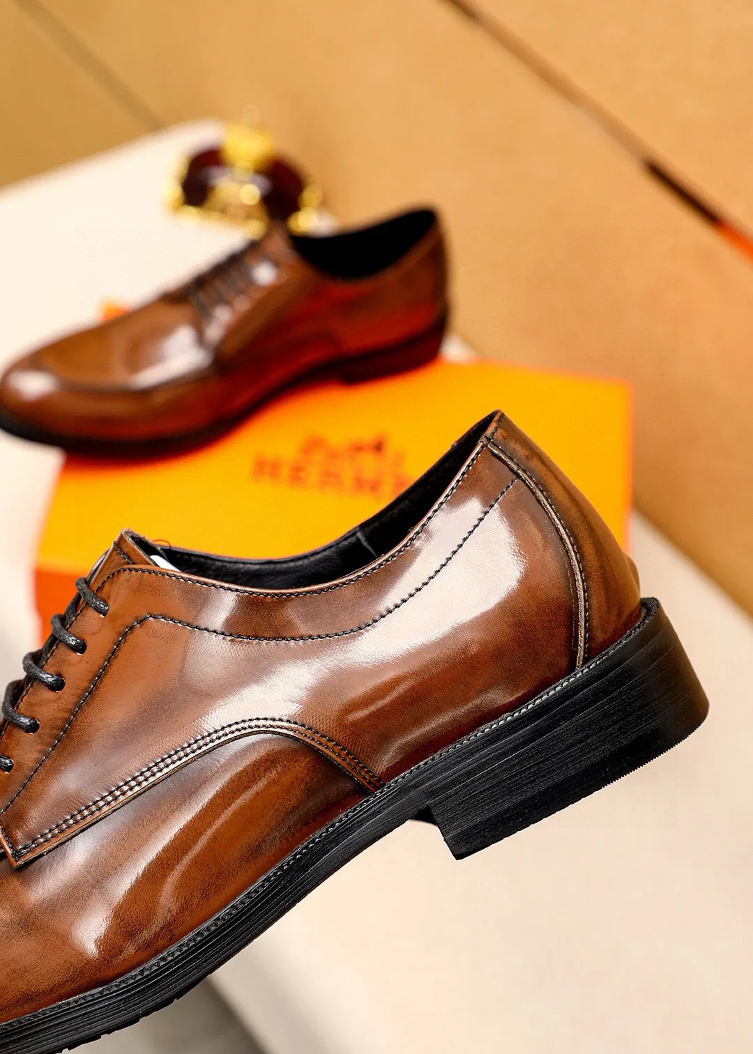 Men's shoes 💰460 💐 Product trademark: HERMES "Hermès" business leather shoes Regular size: 38-44 (45🉑️customized) Product materials: Selected imported first-layer open-edge beaded calfskin upper, imported water-dyed 🐂 cowhide lining. Strong three-dimensional visual effect, non-slip and wear-resistant combination outsole Color: 2⃣️colors available